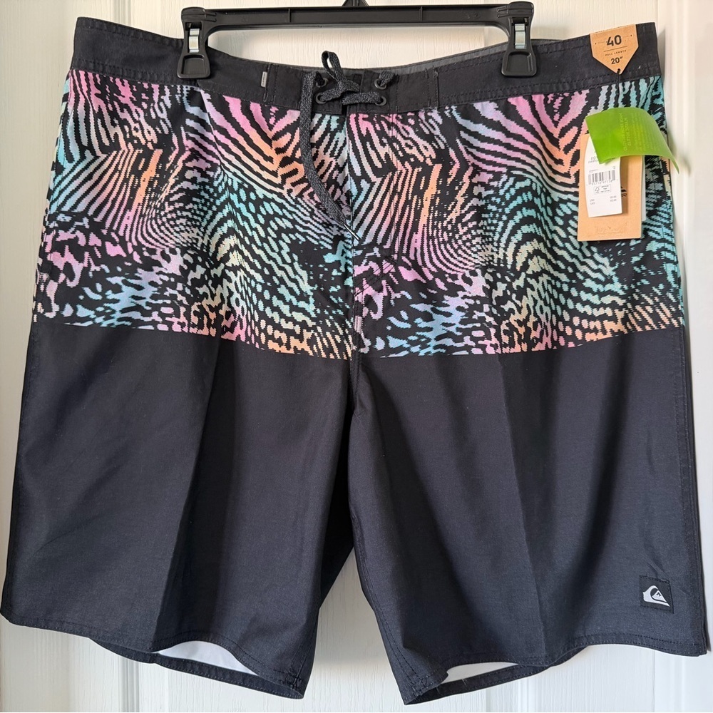 Quiksilver Men's Black and Multicolor Swim Shorts Size-40